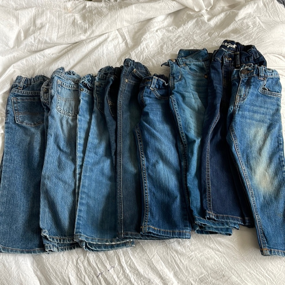 8 pair of jeans size 3t